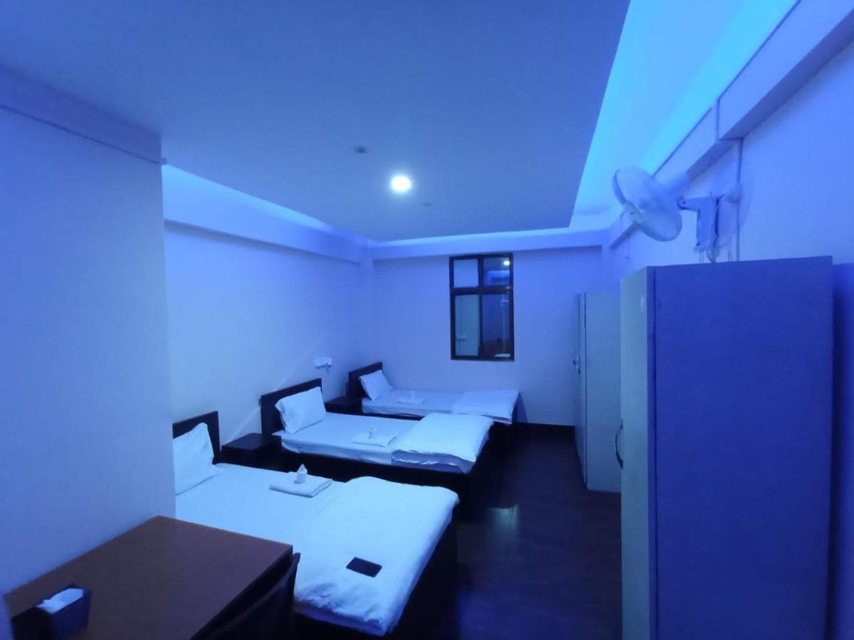 אימפאל Oyo Thangal Hotel מראה חיצוני תמונה