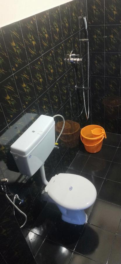 אימפאל Oyo Thangal Hotel מראה חיצוני תמונה
