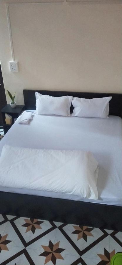 אימפאל Oyo Thangal Hotel מראה חיצוני תמונה