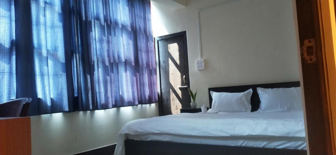 אימפאל Oyo Thangal Hotel מראה חיצוני תמונה